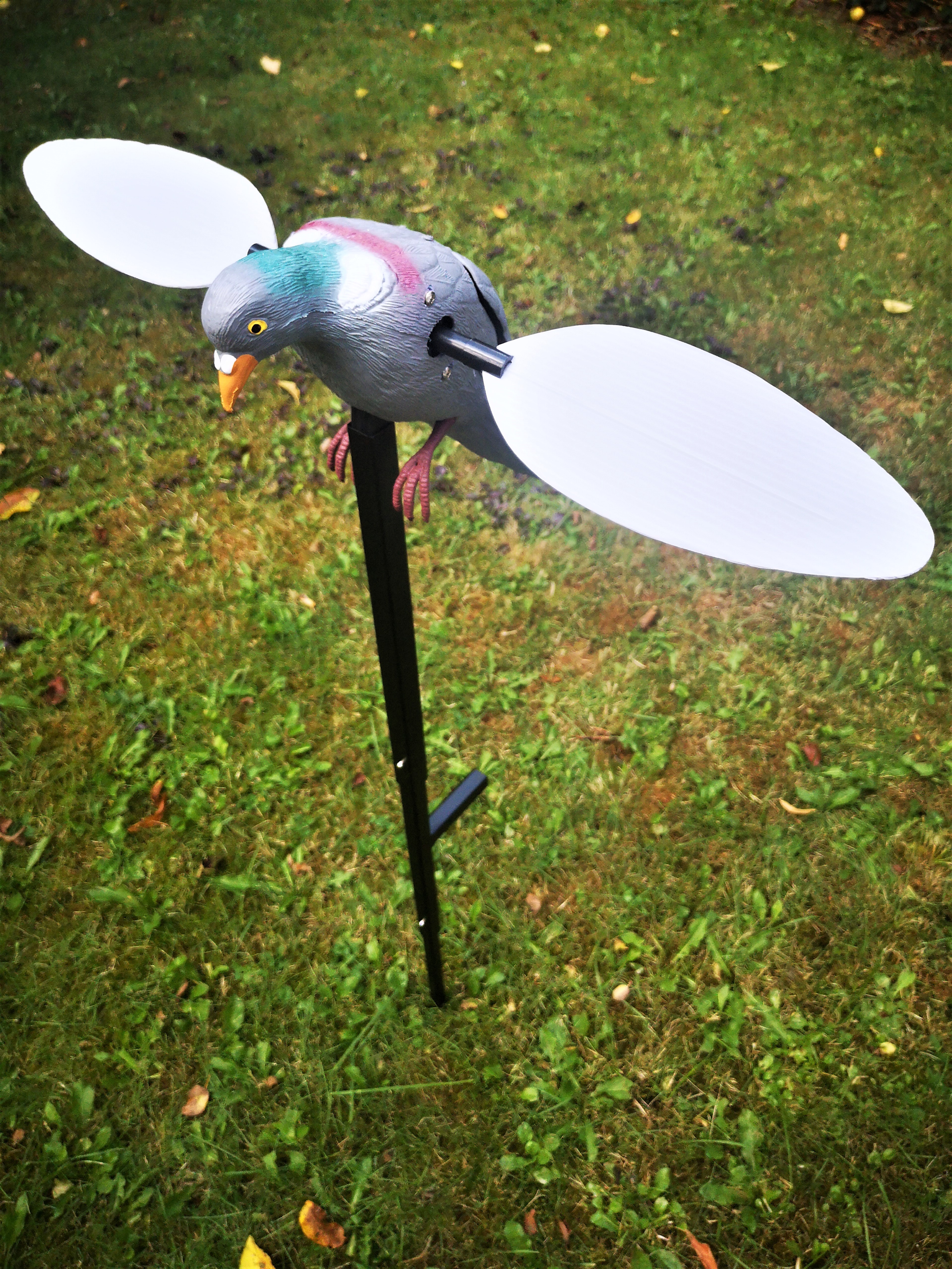 Die elektronische Locktaube Spinning Wing Pigeon ist auf der Taubenjagd die ideale Ergänzung eines Lockbilds. 
